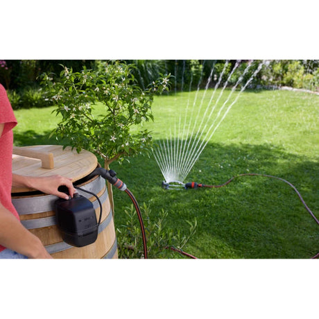 Akumulatorowa pompa deszczowa Gardena 2400 Comfortautomatic 18 V p4a, gotowy do użycia zestaw zawiera. akumulator i ładowarka (ciemnoszary czarny, 14605-20 | pompa | akumulator | ładowarka | rurka i złącze)