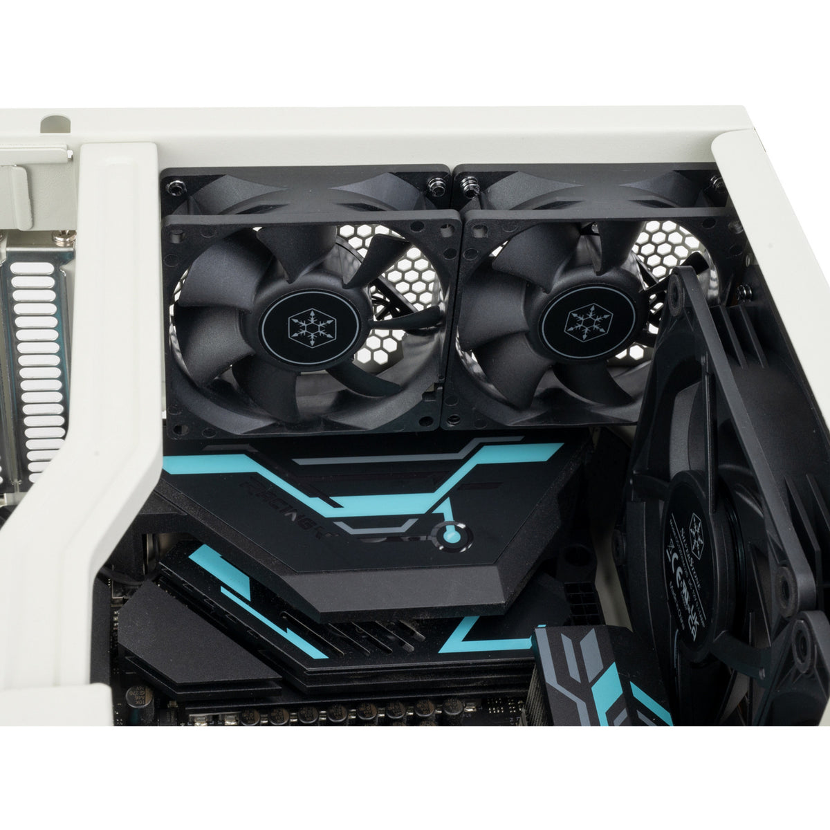 Obudowa Silverstone FLP01 HTPC (kremowa | 2x USB-A | 1x USB-C)