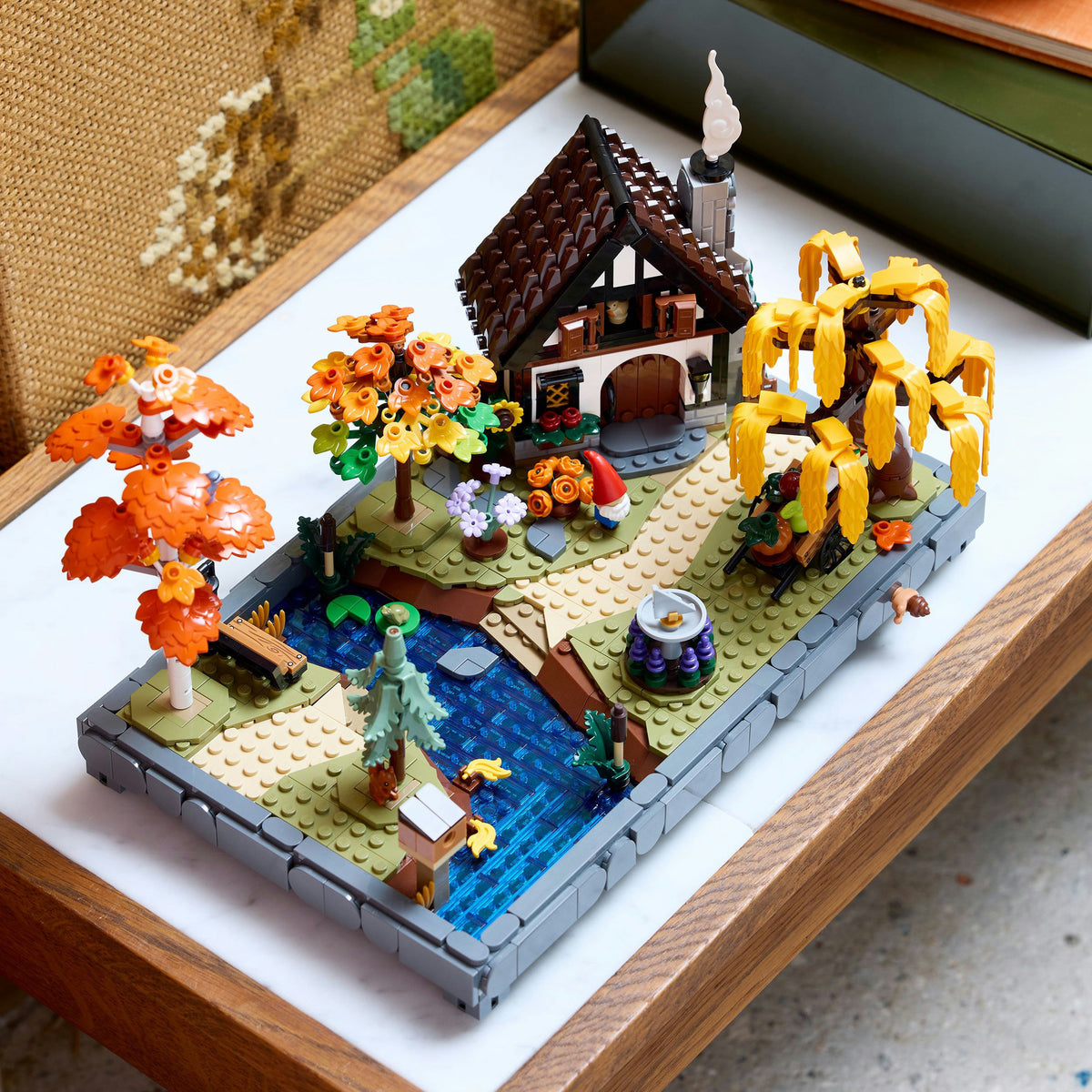 Lego Icons 11372 Jesienny ogród z chatą