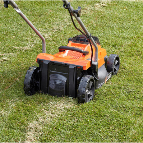 Kosiarka Black+decker bcmw3318l2-qw 2x 18 V (pomarańczowo-czarna, akumulator 2x 18 V 2,5 Ah i ładowarka w zestawie)