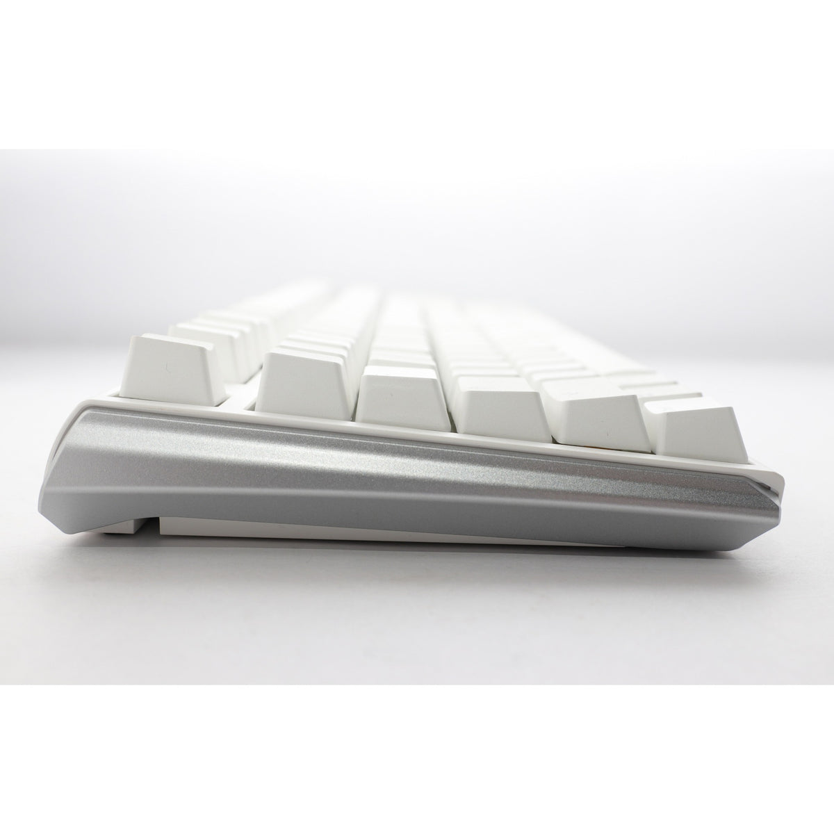 Ducky one 3 klasyczna, czysta biała klawiatura mechaniczna rgb (biała, układ amerykański (qwerty), wiśnia mx cicha czerwona, 100%, dioda rgb, podwójny strzał pbt, możliwość wymiany podczas pracy, mechanika szarlatanu)