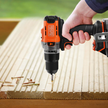 Wkrętak Black+decker 18 V + zestaw narzędzi oscylacyjnych 18 V (czarno-pomarańczowy)
