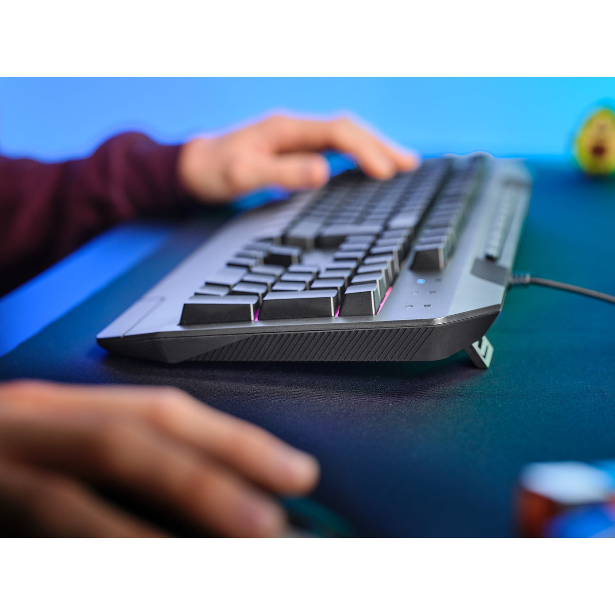 Klawiatura do gier Trust GXT 836 EVOCX RGB (czarna, układ US (QWERTY), membrana, 100%, RGB)