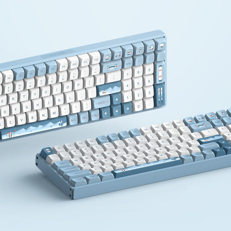 Bezprzewodowa klawiatura mechaniczna Iqunix F97 Wintertide (jasnoniebieski, układ US (QWERTY), Cherry MX Brown, 96%, diody LED RGB, możliwość wymiany podczas pracy, PBT, 2,4 GHz | Bluetooth 5.1 | USB-C)