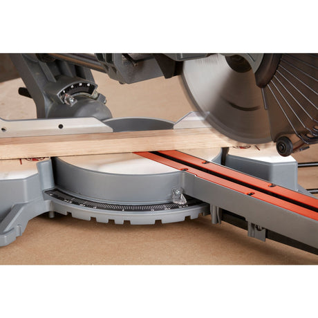 Piła poprzeczna i ukosowa Black+decker 1600w 216mm - bes700-qs