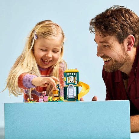 Lego ® Bluey: Bluey i Chloé na placu zabaw - 11201