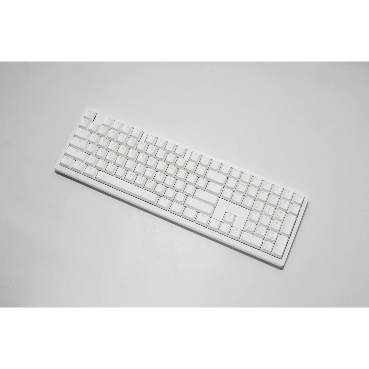 Ducky zero 6108 czysta biała mechaniczna klawiatura do gier rgb (biała, układ amerykański (qwerty), wiśnia mx2a czerwona, 100%, diody rgb, double-shot pbt, hot swap, 2,4 ghz | bluetooth | usb-c)