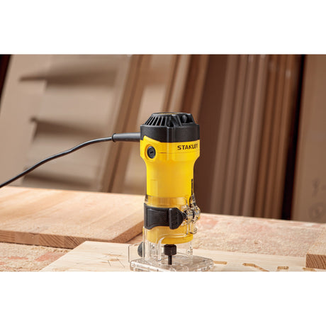 Frezarka krawędziowa Stanley 550w (żółto-czarna)
