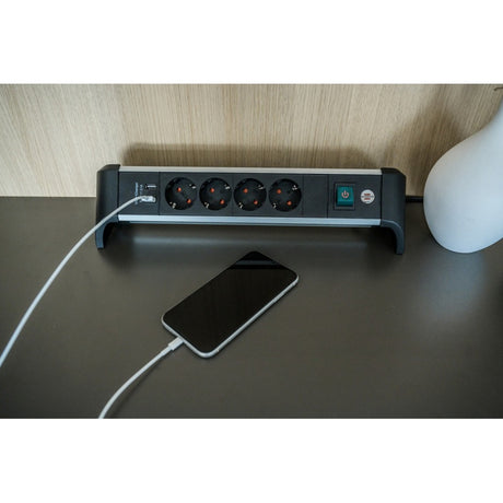 Aluminiowa listwa zasilająca Brennerstuhl z funkcją ładowania USB, 4-kierunkowa listwa zasilająca z przełączaniem