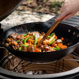 Wok ze stali węglowej Kamado Joe® – do autentycznego smażenia na grillu Kamado BBQ