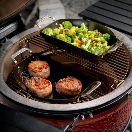 Zestaw patelni Kamado Joe Karbon Steel Half Moon. Patelnia do smażenia