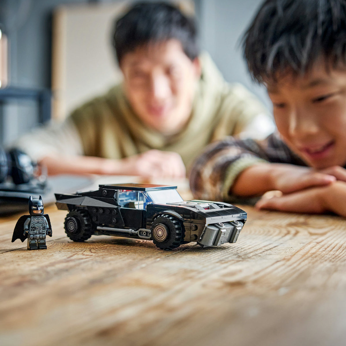LEGO Super Heroes 76332 Batmobil Batmana