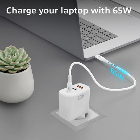 Ładowarka USB działa w kolorze białym