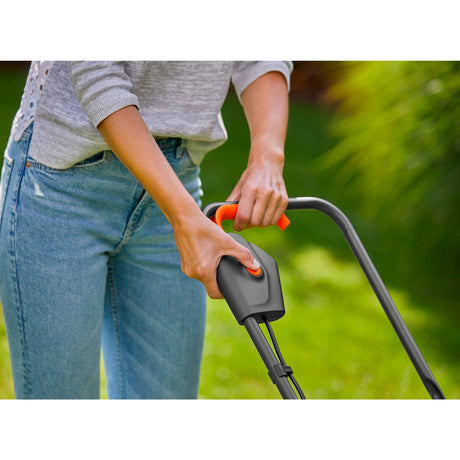 Gardena powermax 30 18v p4a czytaj akumulator do kosiarki w komplecie. ładowarka 18 v szerokość cięcia max. 300 mm