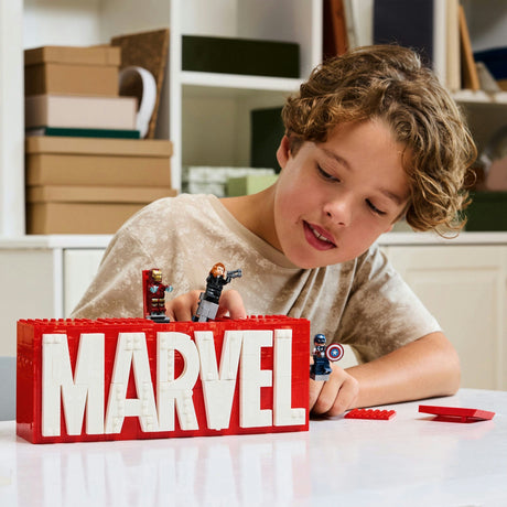 LEGO Super Heroes 76313 Marvel Logo i minifigurki