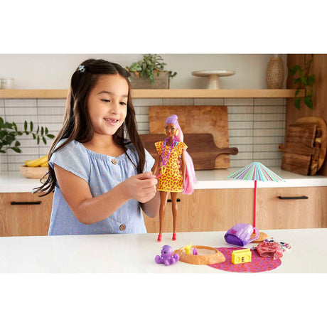 Barbie ujawnia kolor - piankowa lalka truskawkowa (fala 3)
