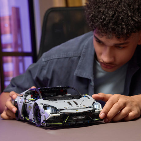 Supersamochód sportowy Lego® Tech Lamborghini Revuelto - 42214
