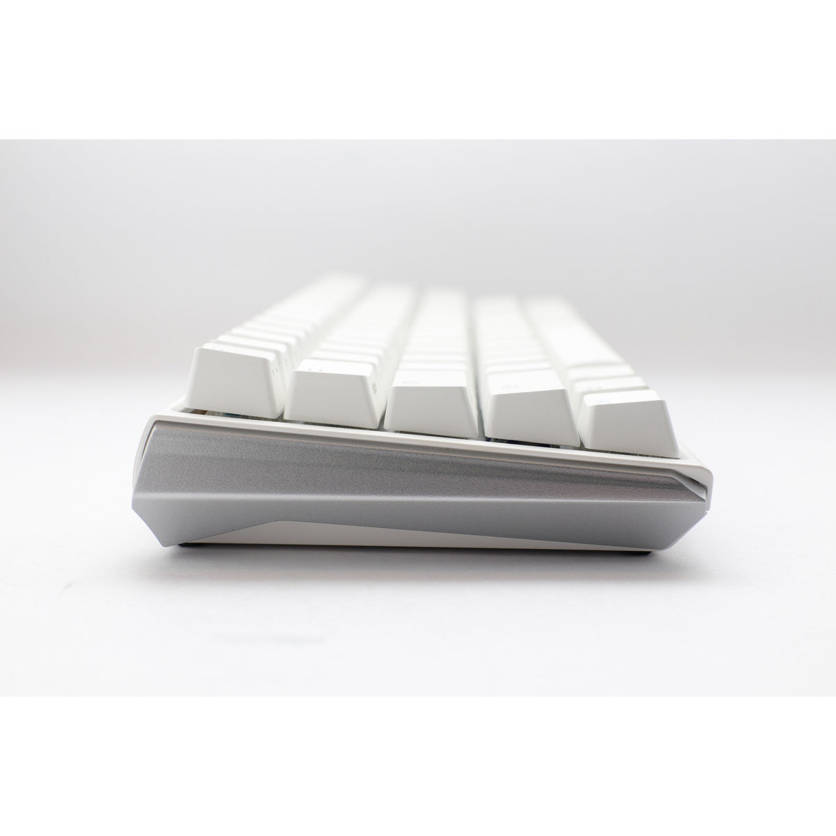 Ducky one 3 klasyczna, czysta biała klawiatura mechaniczna SF RGB (biała, układ US (Qwerty), wiśniowy MX brązowy, 65%, diody LED RGB, podwójny strzał PBT, możliwość wymiany podczas pracy, mechanika Quack)
