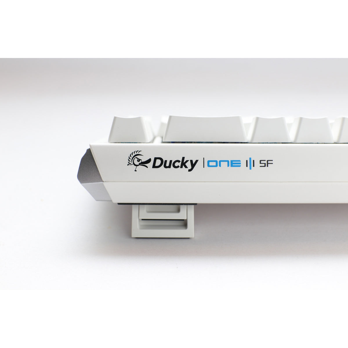 Ducky one 3 klasyczna, czysta biała klawiatura mechaniczna SF RGB (biała, układ US (Qwerty), wiśniowy MX brązowy, 65%, diody LED RGB, podwójny strzał PBT, możliwość wymiany podczas pracy, mechanika Quack)