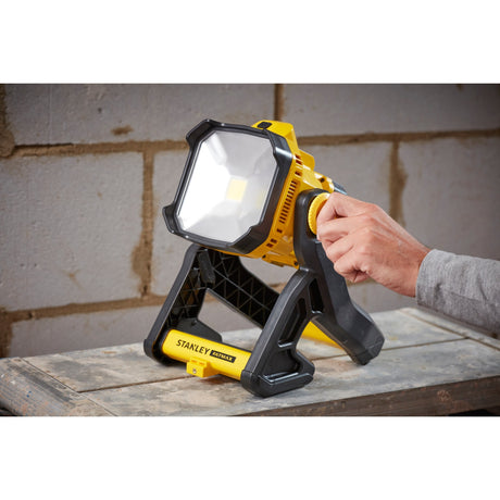 Lampa robocza Stanley Fatmax v20 18 V (żółto-czarna, akumulator i ładowarka nie wchodzą w skład zestawu)