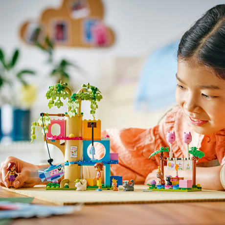 LEGO Friends 42666 Przyjęcie urodzinowe kota i domek na drzewie