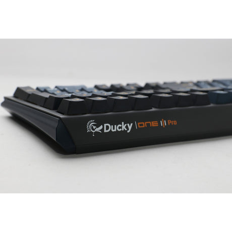 Ducky one 3 pro, klawiatura do gier (czarna, układ amerykański, wiśnia mx2a niebieska, dioda rgb, double-shot pbt, mechanika szarlatanu, hot swap)