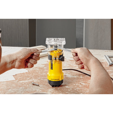Frezarka krawędziowa Stanley 550w (żółto-czarna)