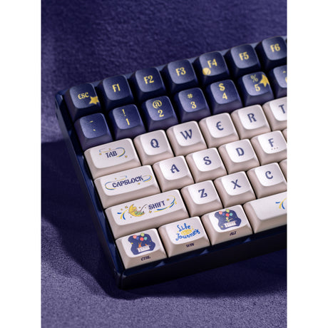 Mechaniczna klawiatura do gier Iqunix F97 Starry Tryst RGB (ciemnoniebieski, układ amerykański (QWERTY), czerwony Gateron, 96%, diody RGB, możliwość wymiany podczas pracy, pbt, 2,4 GHz | bluetooth 5.1 | USB-C)