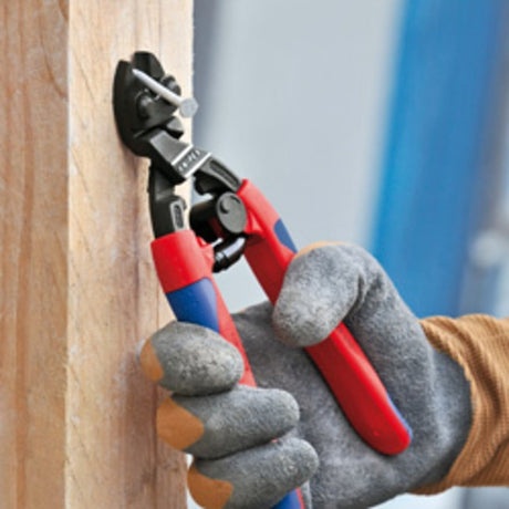 Szczypce tnące Knipex Cobolt 7122200 (krawędź tnąca ze skosem, ze sprężyną otwierającą)