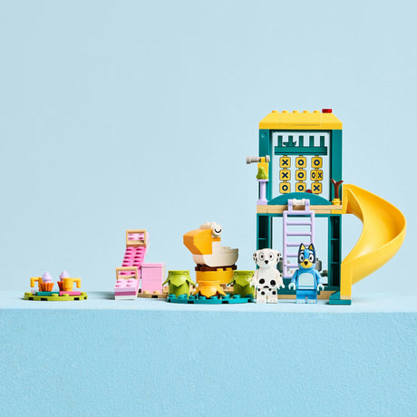 Lego ® Bluey: Bluey i Chloé na placu zabaw - 11201
