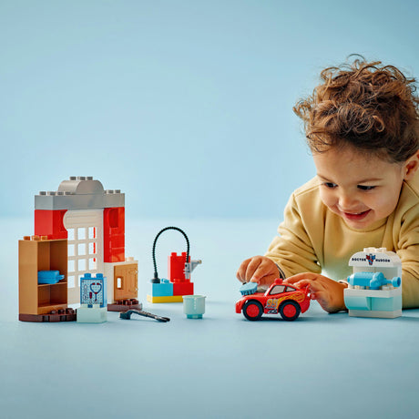 Lego Duplo Disney i Pixar Cars McQueens Wizyta w garażu dokumentów - 10456