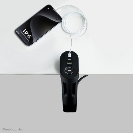 Gniazdo biurkowe Neomounts DS22-840BL6 z zaciskiem i portami USB-C i USB-A - listwa zasilająca z szybkim ładowaniem (czarna)