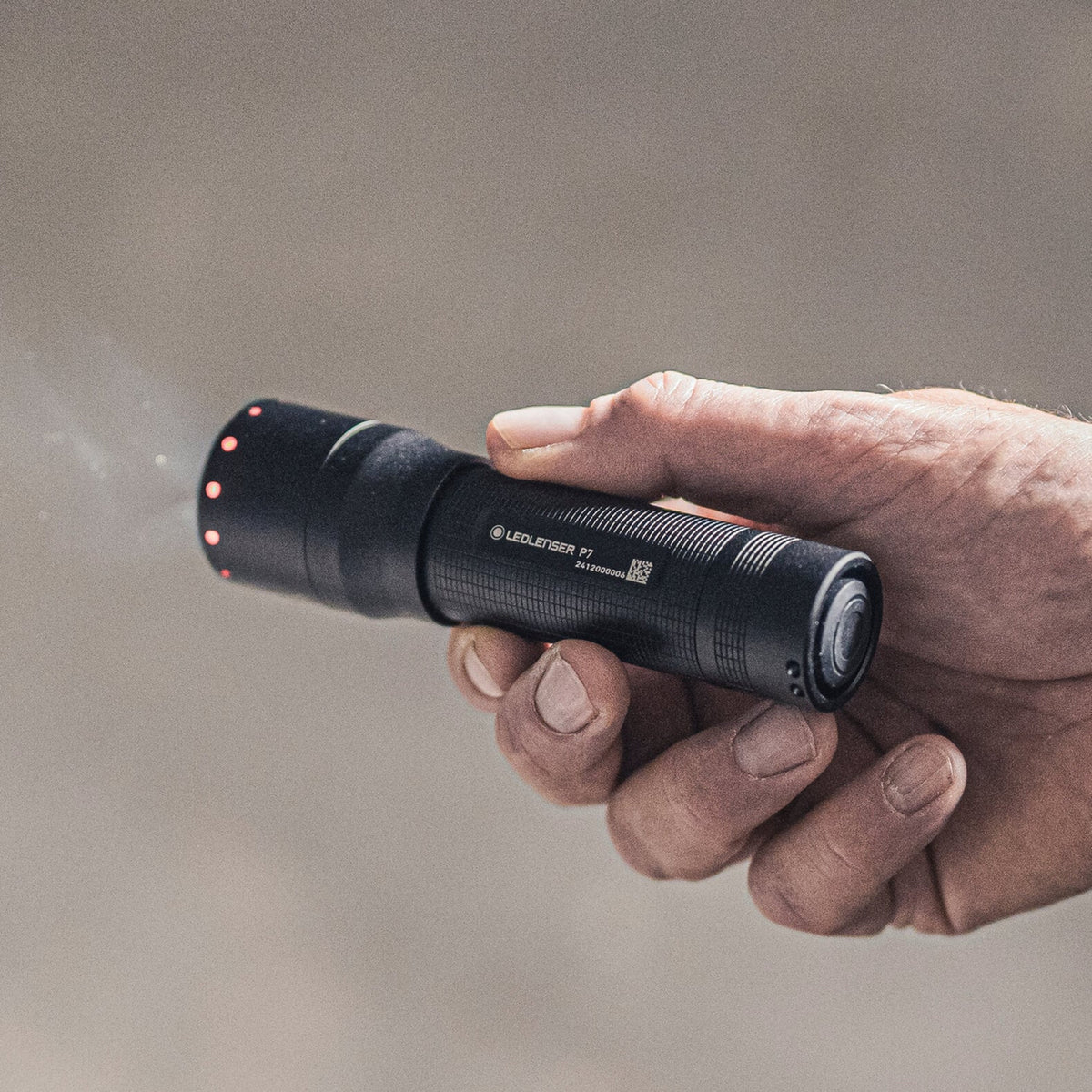 Latarka Ledlenser p7 (czarna, 650 lm, 6000-7500k)
