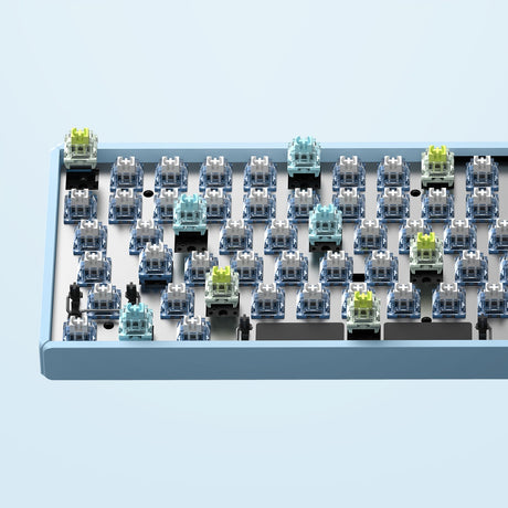Bezprzewodowa klawiatura mechaniczna Iqunix F97 Wintertide (jasnoniebieski, układ US (QWERTY), Cherry MX cichy czerwony, 96%, diody LED RGB, możliwość wymiany podczas pracy, PBT, 2,4 GHz | Bluetooth 5.1 | USB-C)