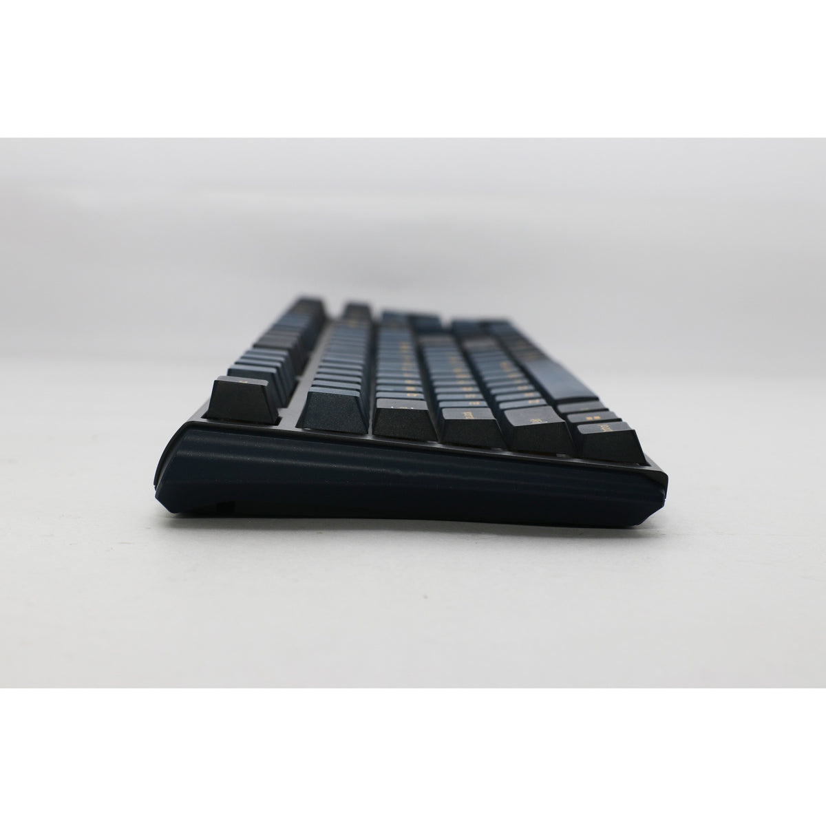 Ducky one 3 pro, klawiatura do gier (czarna, układ amerykański, wiśnia mx2a speed silver, dioda rgb, double-shot pbt, mechanika szarlatanu, hot swap)