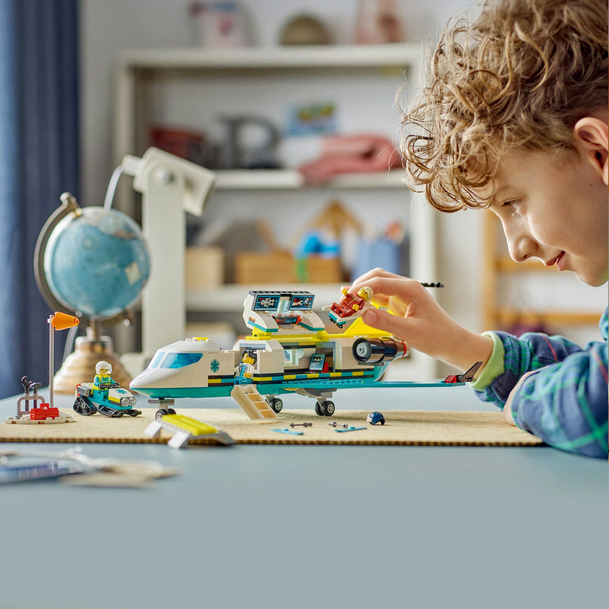 Lego ® miejski samolot ambulansu, zabawkowy samolot - 60465