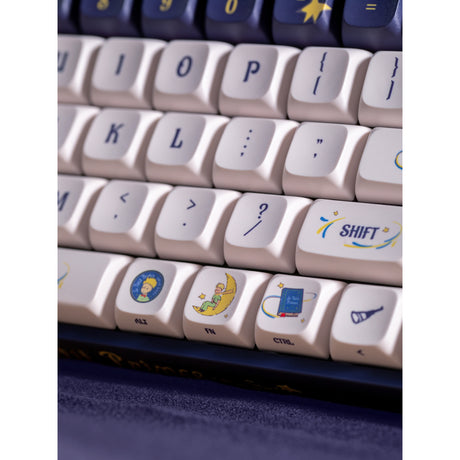 Mechaniczna klawiatura do gier Iqunix F97 Starry Tryst RGB (ciemnoniebieski, układ amerykański (QWERTY), czerwony Gateron, 96%, diody RGB, możliwość wymiany podczas pracy, pbt, 2,4 GHz | bluetooth 5.1 | USB-C)