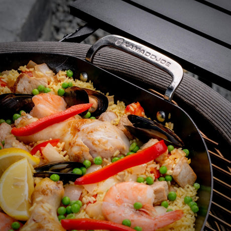 Paella Kamado Joe ze stali węglowej – patelnia do paelli