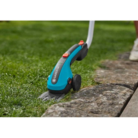 Zestaw akumulatorowych nożyc do trawy Gardena Classiccut li (turkusowo-czarny, w zestawie akumulator litowo-jonowy 2,5ah, rączka teleskopowa)