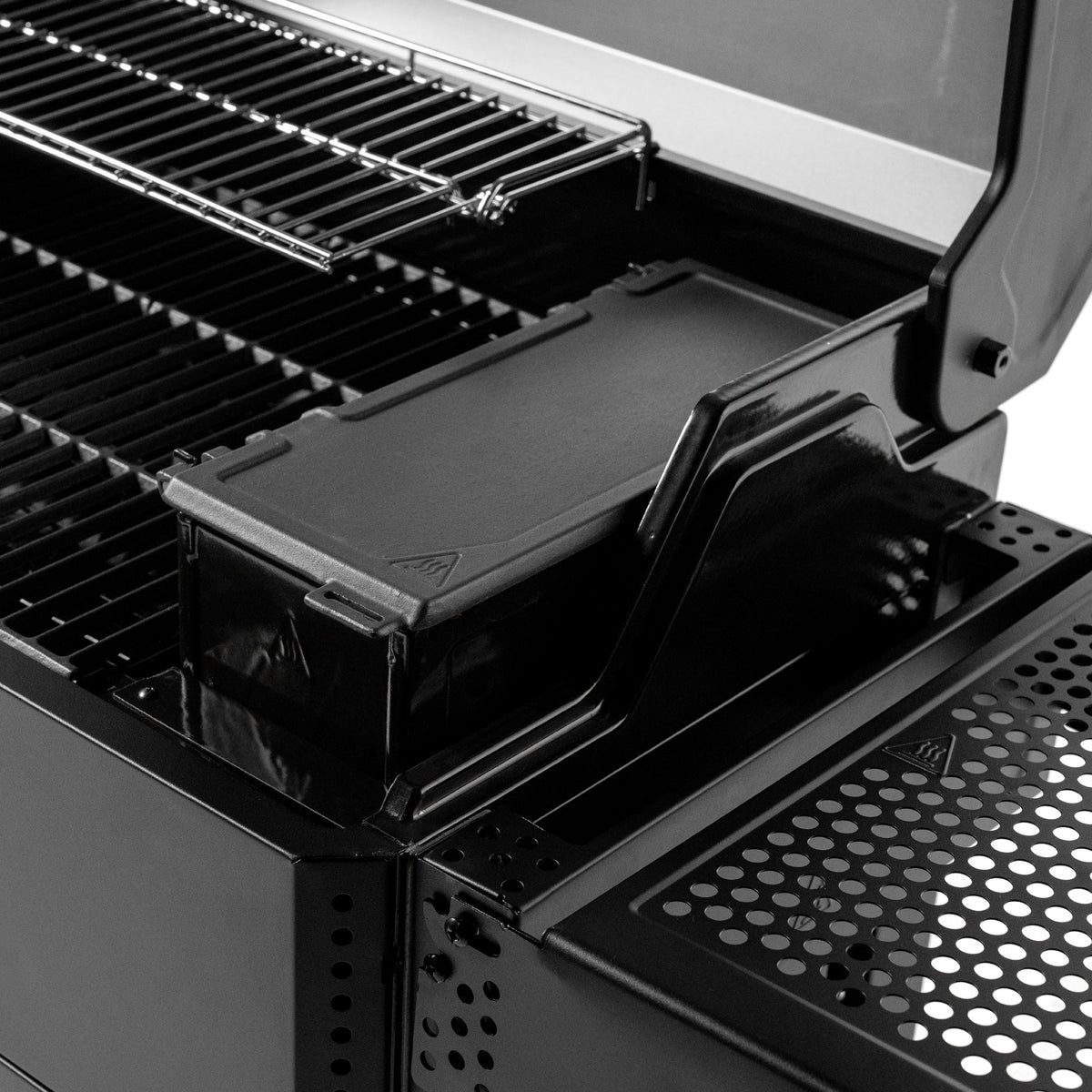 Cyfrowy grill i wędzarnia Masterbuilt Autoignite Series 545 (czarny, sterowanie przez Wi-Fi)