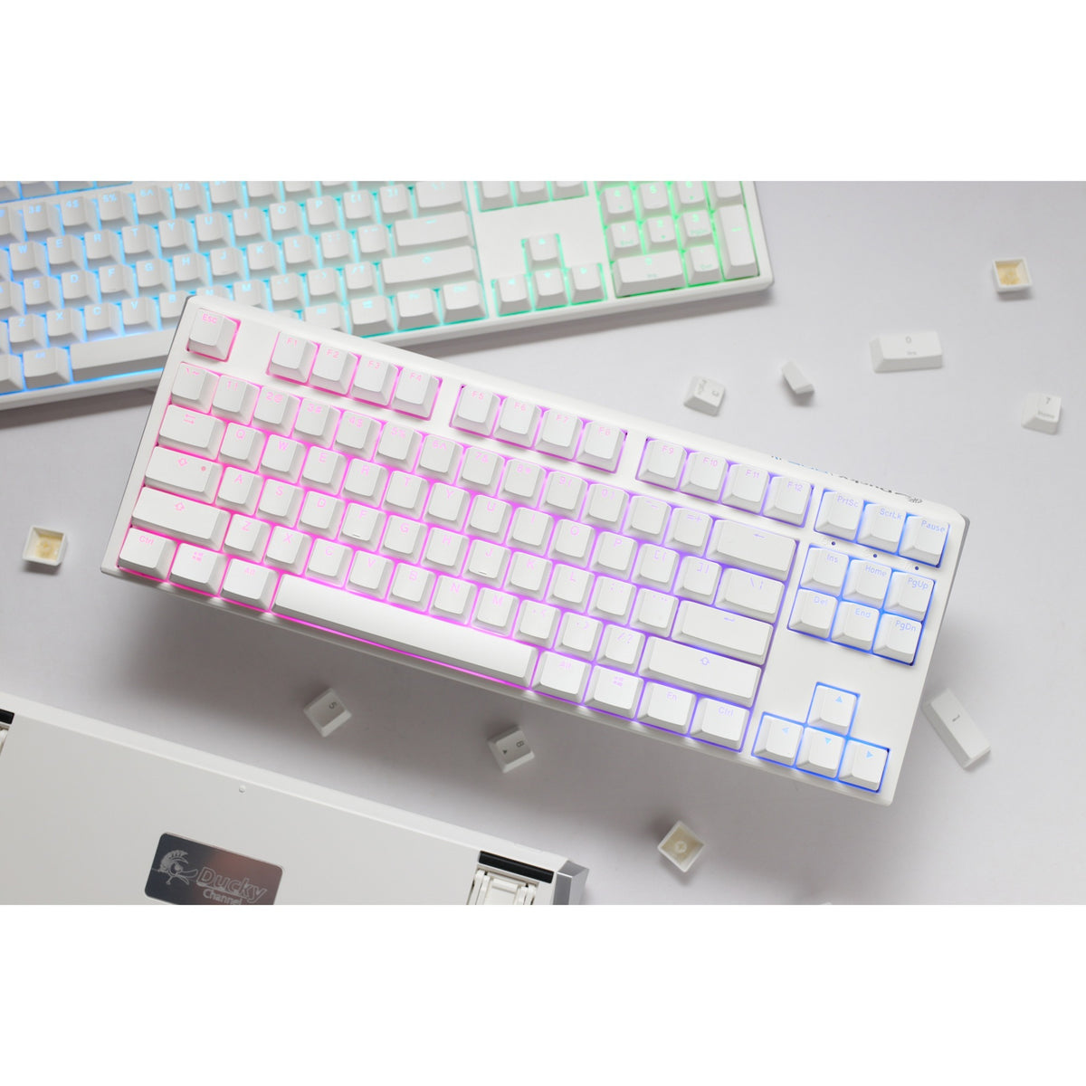 Klawiatura mechaniczna Ducky one 3, klasyczna, czysta biała tkl rgb (biała, układ amerykański (qwerty), wiśnia mx cicha czerwień, 80% (tkl), diody rgb, podwójny strzał pbt, możliwość wymiany podczas pracy, mechanika szarlatanu)