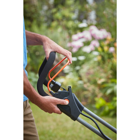 Kosiarka Black+decker bcmw3318l2-qw 2x 18 V (pomarańczowo-czarna, akumulator 2x 18 V 2,5 Ah i ładowarka w zestawie)