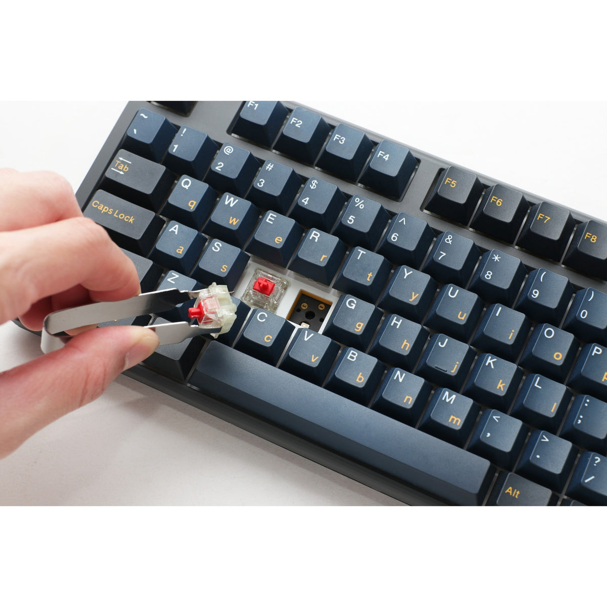 Ducky one 3 pro, klawiatura do gier (czarna, układ amerykański, wiśnia mx2a speed silver, dioda rgb, double-shot pbt, mechanika szarlatanu, hot swap)