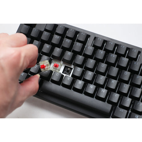 Ducky zero 6108 klasyczna czarna mechaniczna klawiatura do gier rgb (czarna, układ amerykański (qwerty), wiśnia mx2a czerwona, 100%, diody rgb, double-shot pbt, hot swap, 2,4 ghz | bluetooth | usb-c)