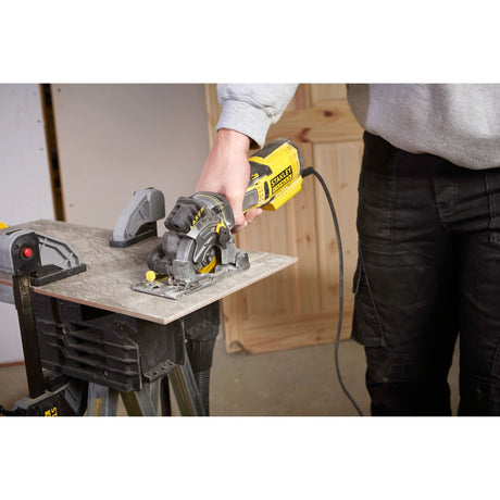 Ręczna piła tarczowa Stanley Fatmax 650w do wielu materiałów (żółto-czarna, z walizką)
