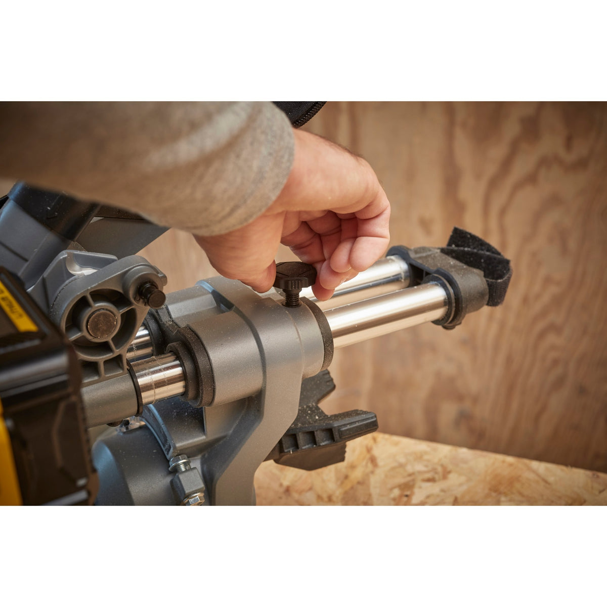Stanley fatmax v20 18v 4.0ah 190 mm piła poprzeczna i ukośna (żółto-czarna, akumulator (18v, 4.0ah) i ładowarka (2a) w zestawie)