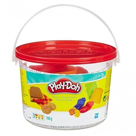 Otto Simon Wiadro na ciasto Play-Doh z 3 garnkami z gliny i kształtami plażowymi