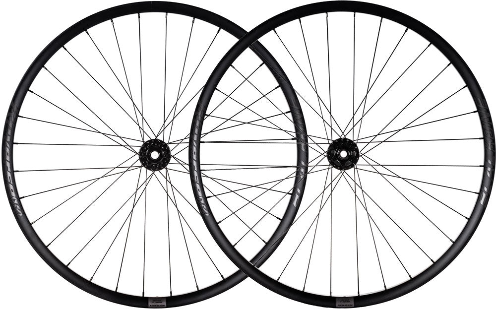 Zestaw kół bezdętkowych Reverse Components Black One 29 Boost