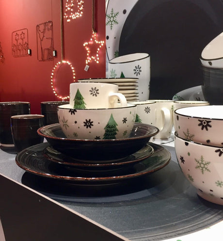 Porcelana żywa Svenska z wizerunkiem choinki o średnicy 26,5 cm